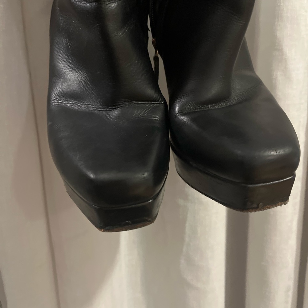 Gucci Black Heeled Boots with Platform Sole - Picture 8 of 10